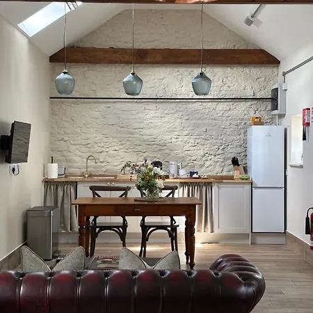 Historic Stone At Legan Castle With Hot Tub Apartment