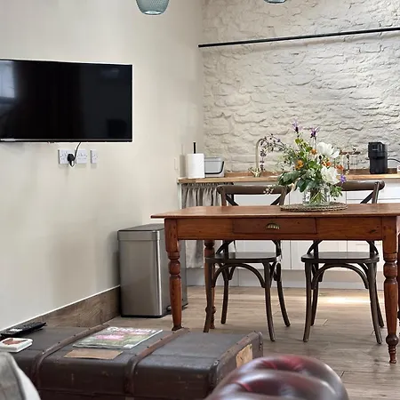 Apartment Historic Stone At Legan Castle With Hot Tub Thomastown (Kilkenny)