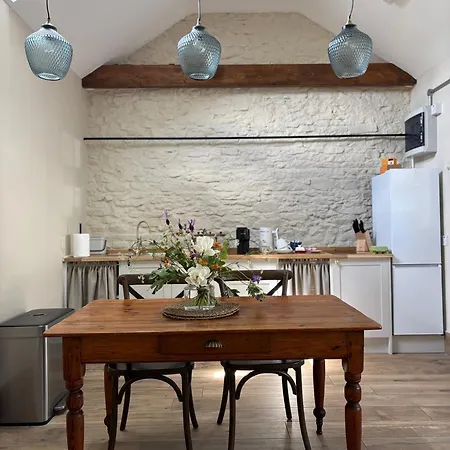 Historic Stone At Legan Castle With Hot Tub Apartment