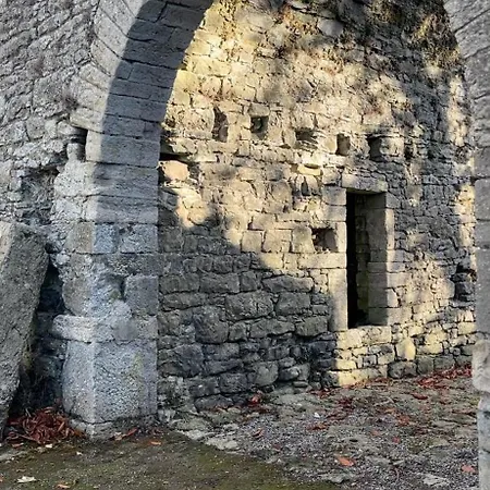 Apartment Historic Stone At Legan Castle With Hot Tub